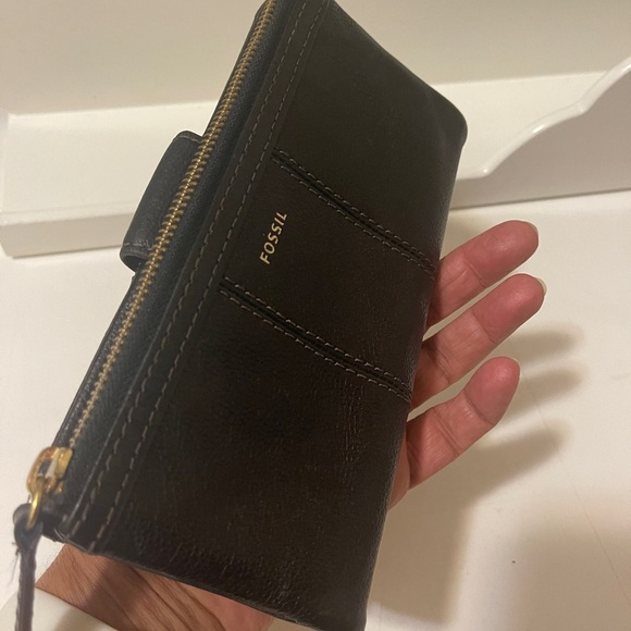 Fossil BLACK LEATHER flap wallet in good conditions just have some sign of usege - Picture 10 of 15